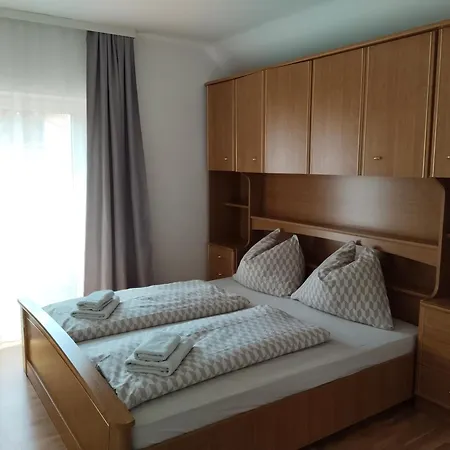 Apartament Sara *